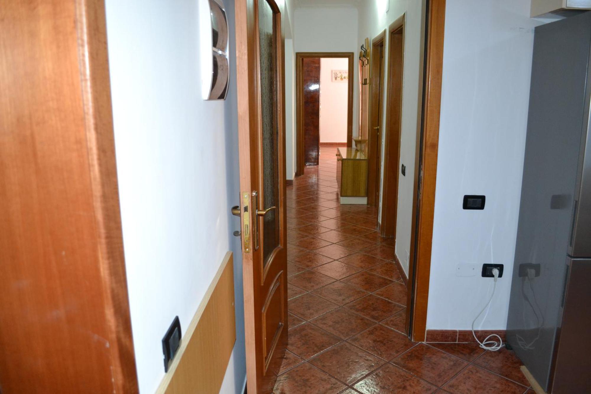 Central 5 Bedrooms Apartment Partial Seaview Вльора Екстер'єр фото