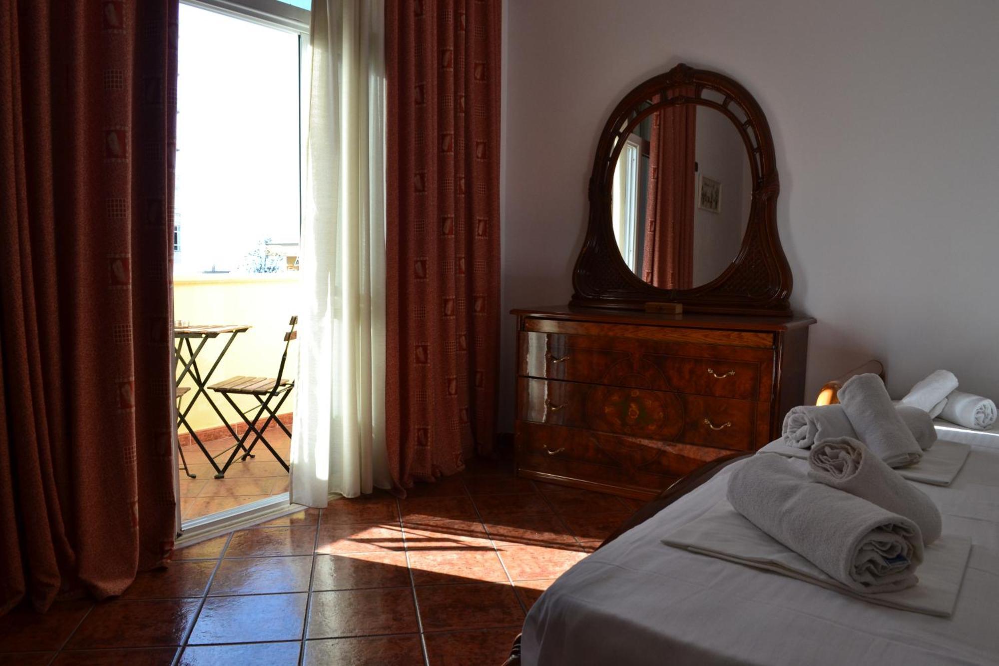 Central 5 Bedrooms Apartment Partial Seaview Вльора Екстер'єр фото