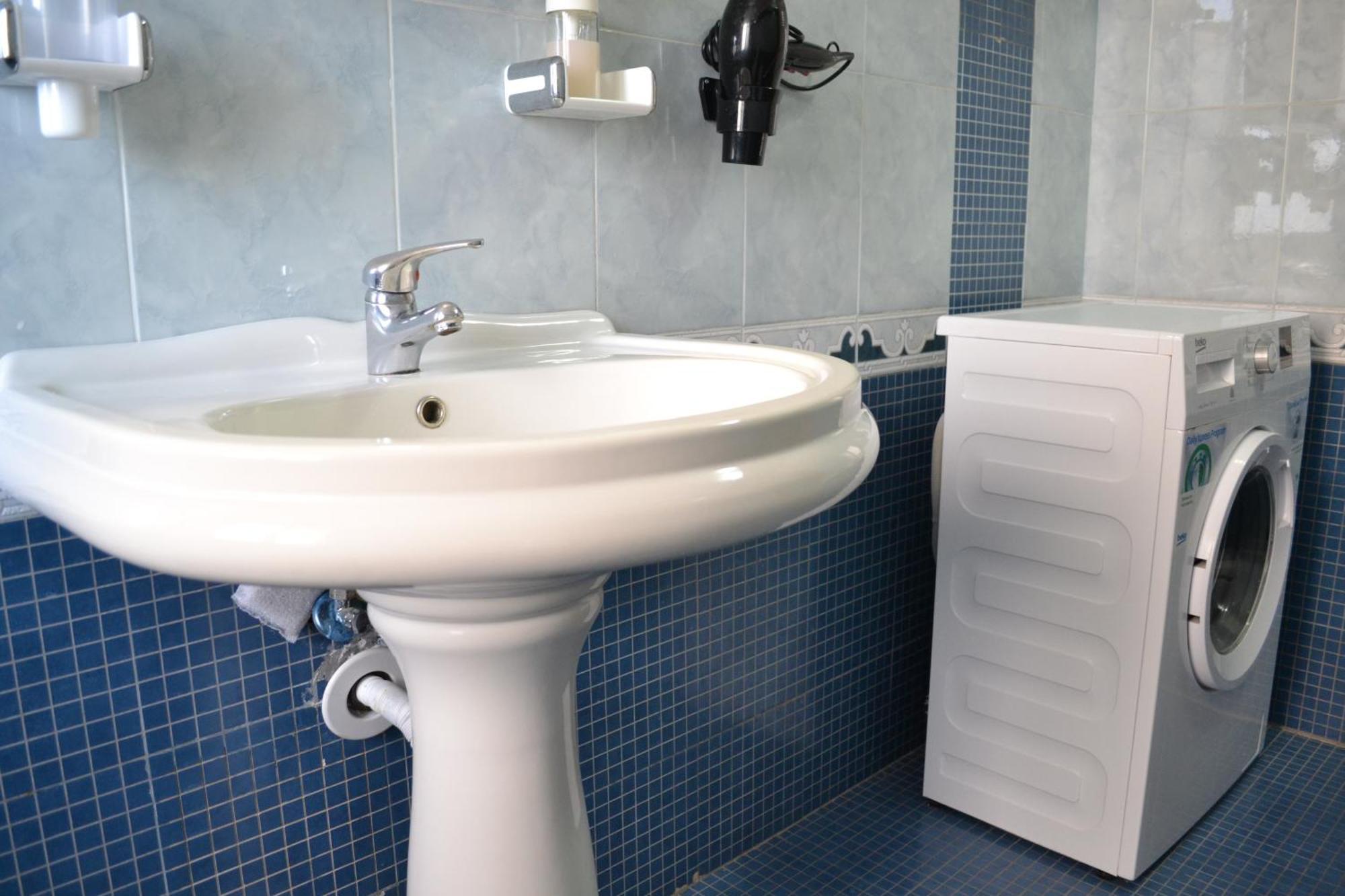 Central 5 Bedrooms Apartment Partial Seaview Вльора Екстер'єр фото