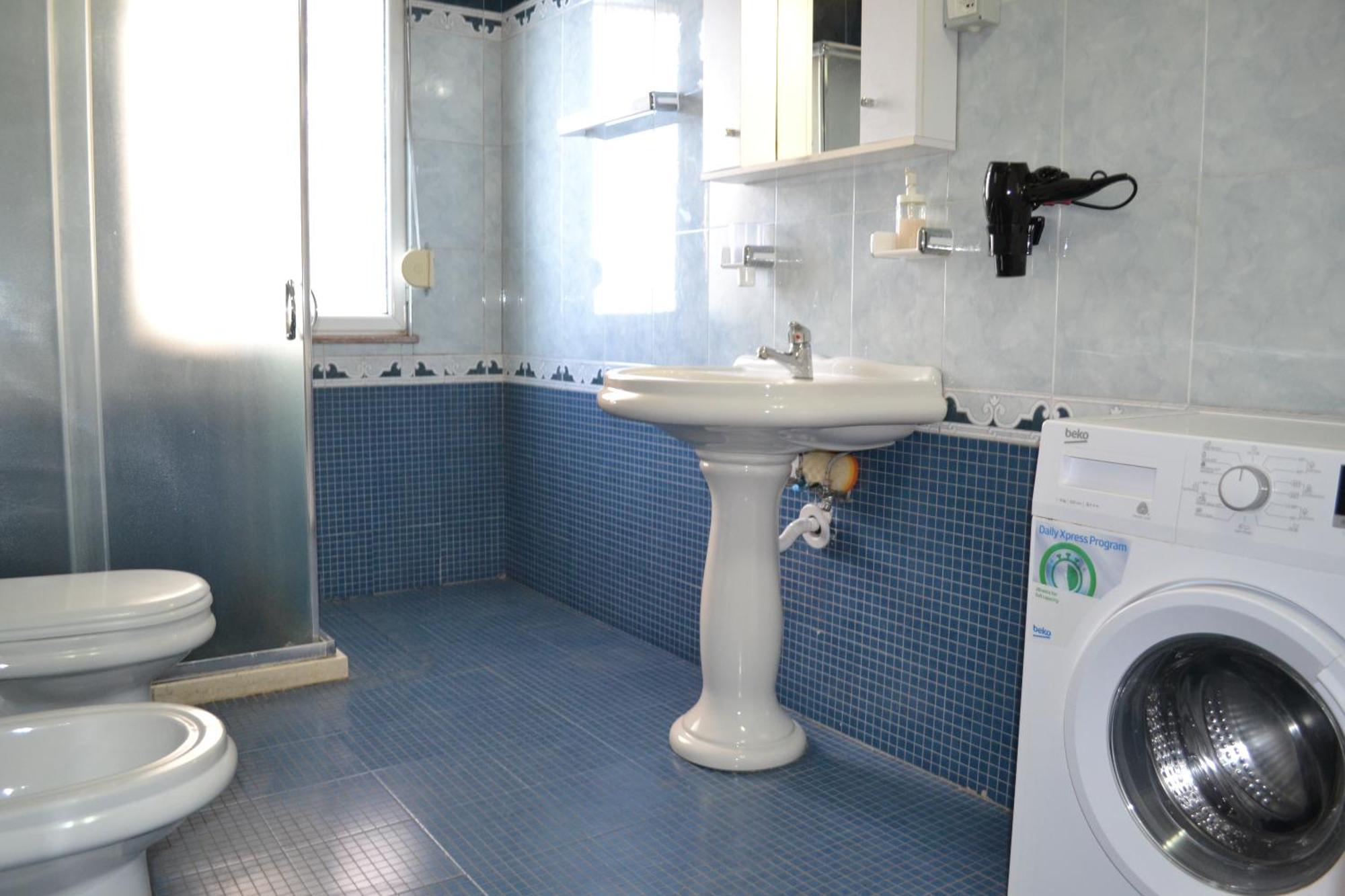 Central 5 Bedrooms Apartment Partial Seaview Вльора Екстер'єр фото
