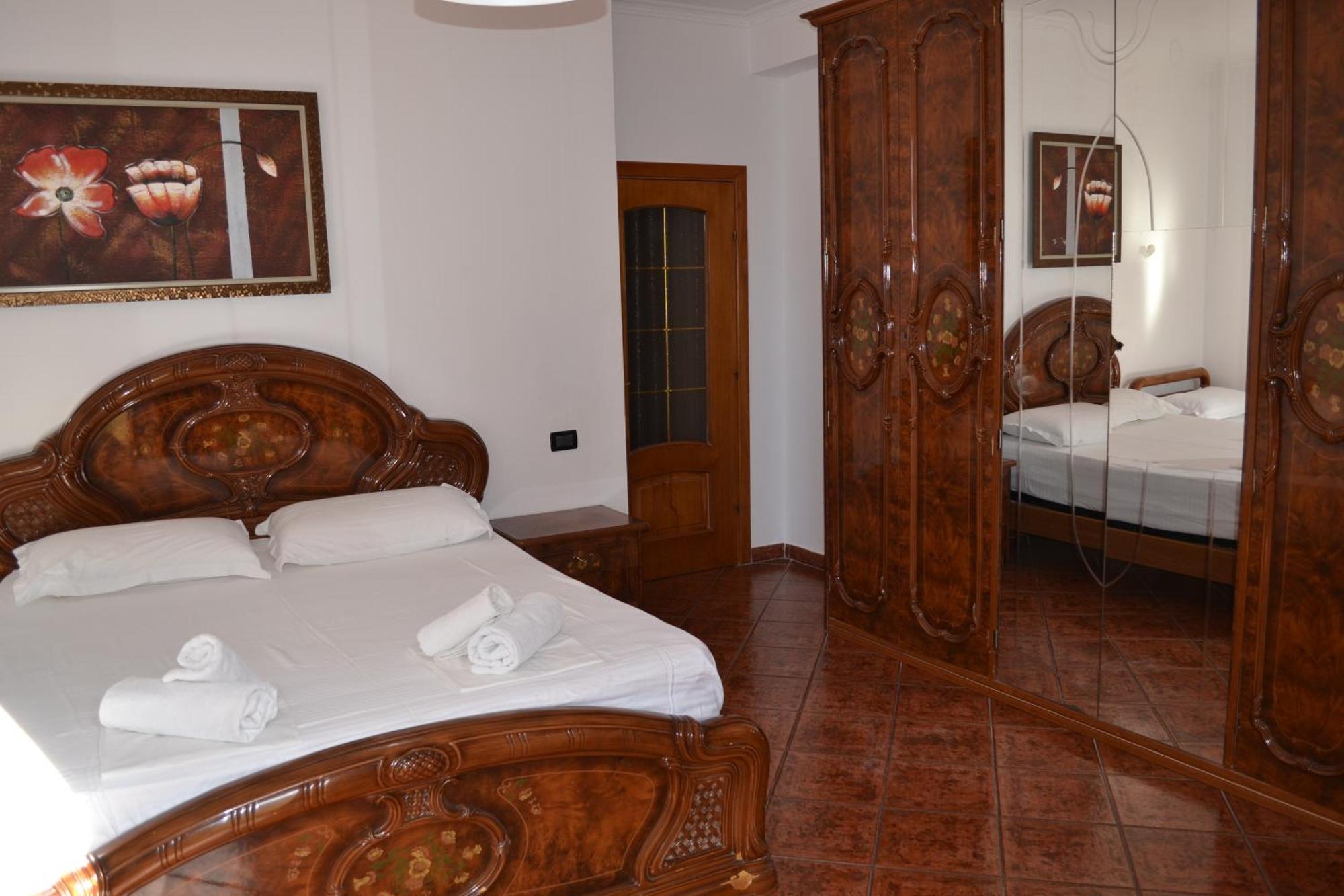 Central 5 Bedrooms Apartment Partial Seaview Вльора Екстер'єр фото