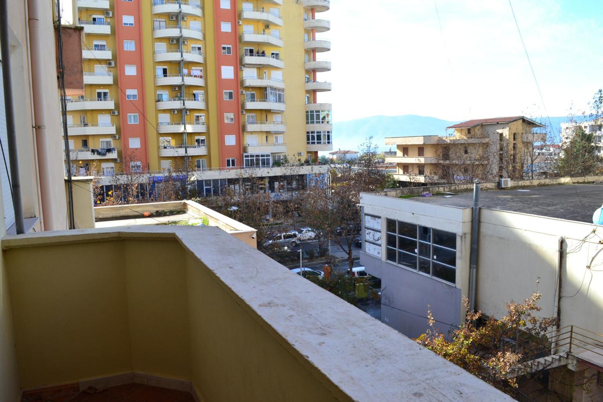 Central 5 Bedrooms Apartment Partial Seaview Вльора Екстер'єр фото