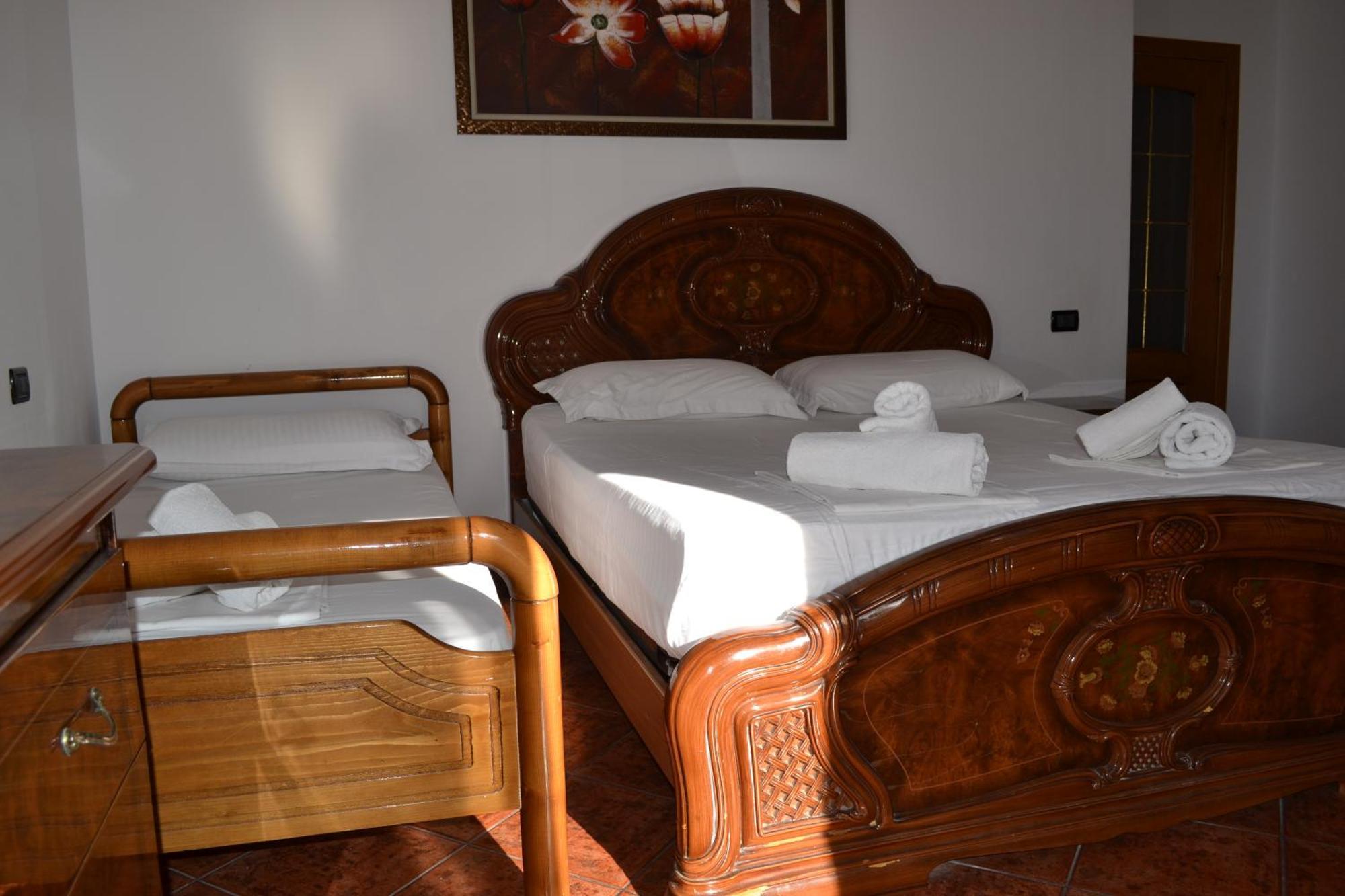 Central 5 Bedrooms Apartment Partial Seaview Вльора Екстер'єр фото