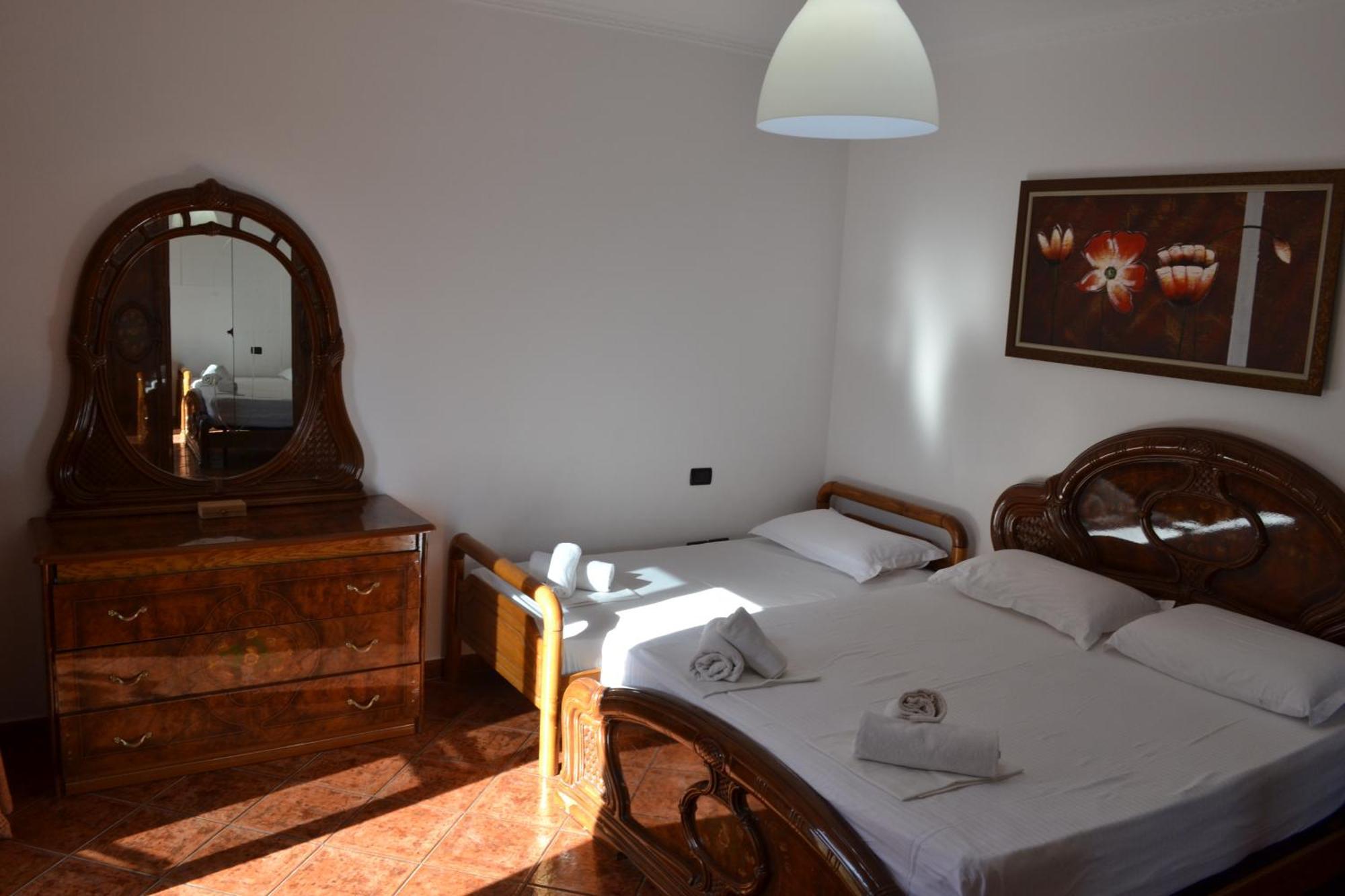 Central 5 Bedrooms Apartment Partial Seaview Вльора Екстер'єр фото