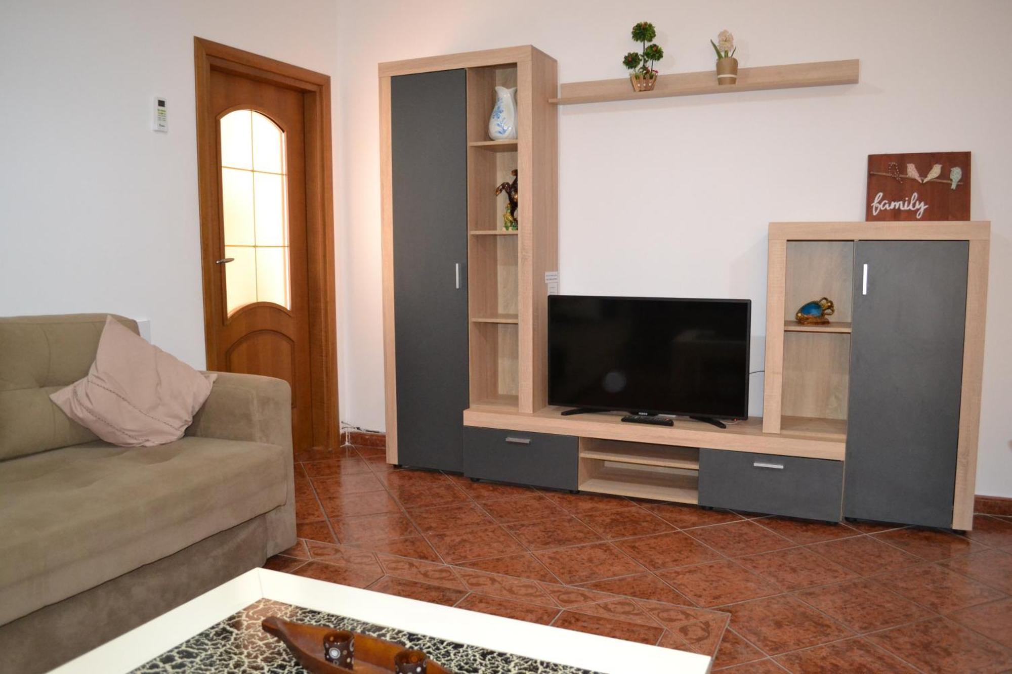 Central 5 Bedrooms Apartment Partial Seaview Вльора Екстер'єр фото