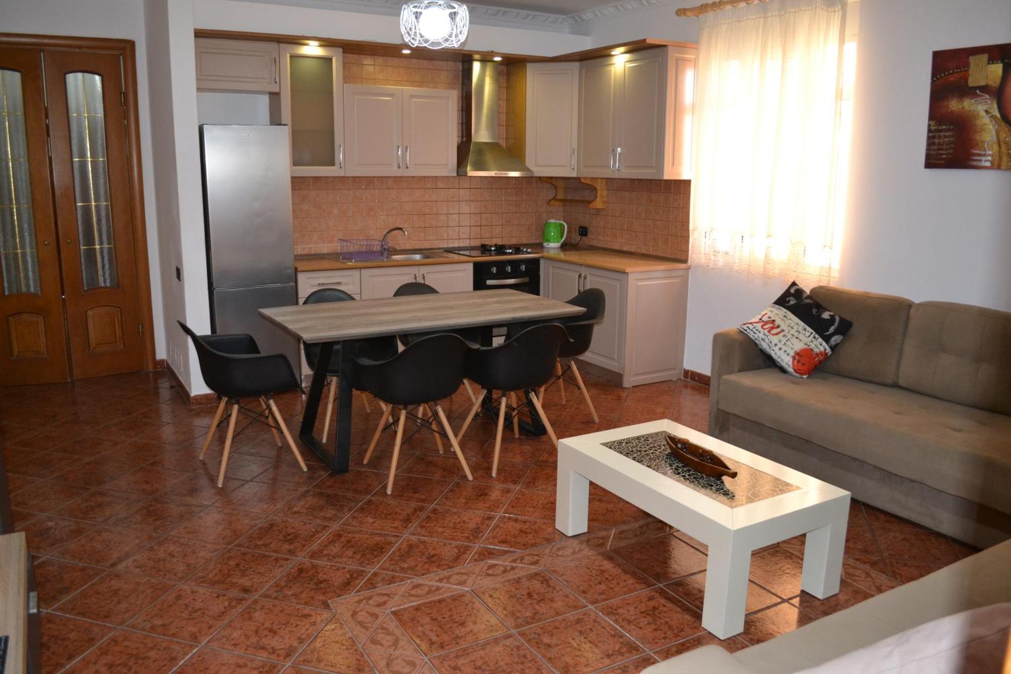 Central 5 Bedrooms Apartment Partial Seaview Вльора Екстер'єр фото