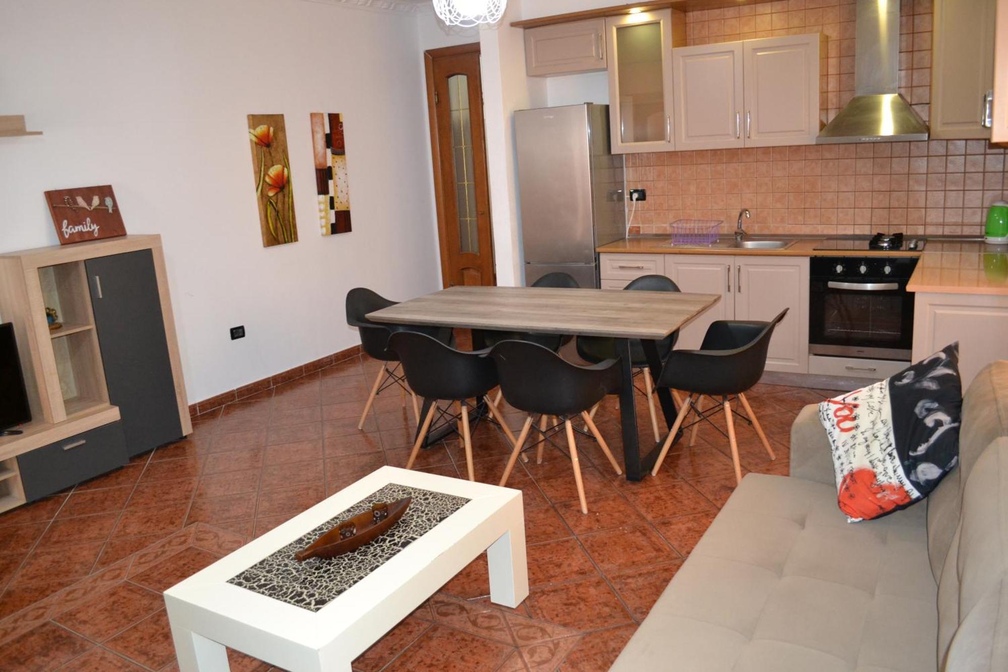 Central 5 Bedrooms Apartment Partial Seaview Вльора Екстер'єр фото