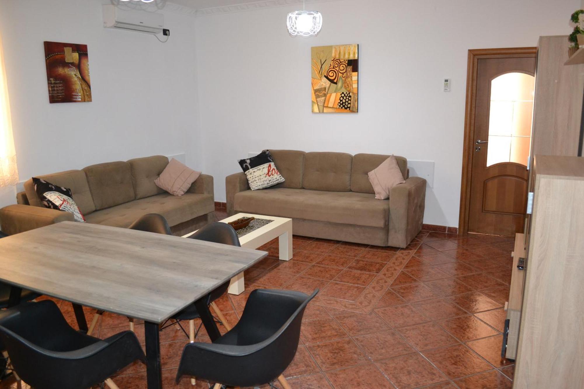 Central 5 Bedrooms Apartment Partial Seaview Вльора Екстер'єр фото