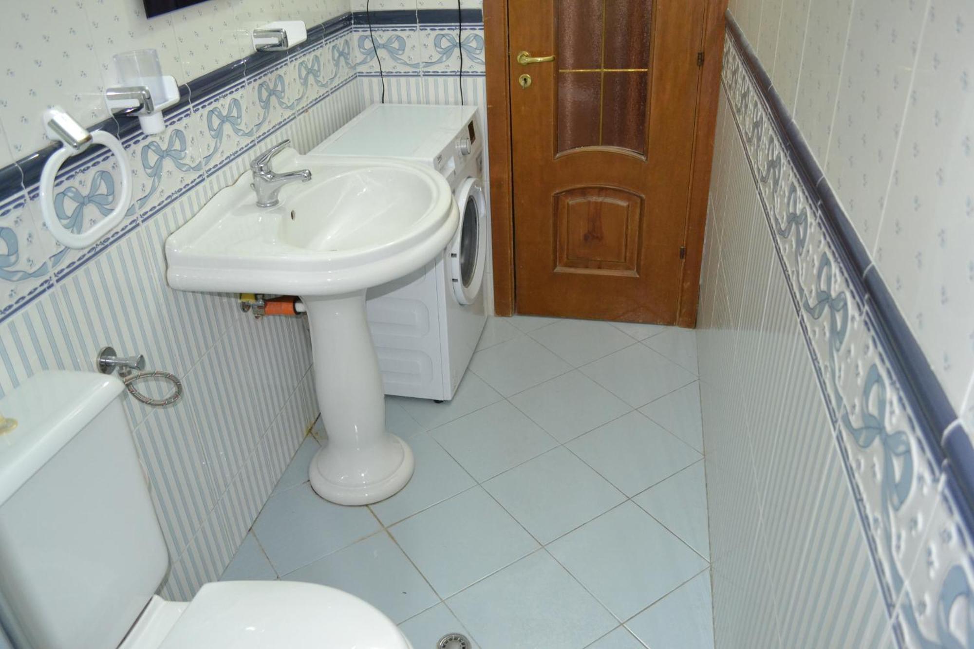Central 5 Bedrooms Apartment Partial Seaview Вльора Екстер'єр фото