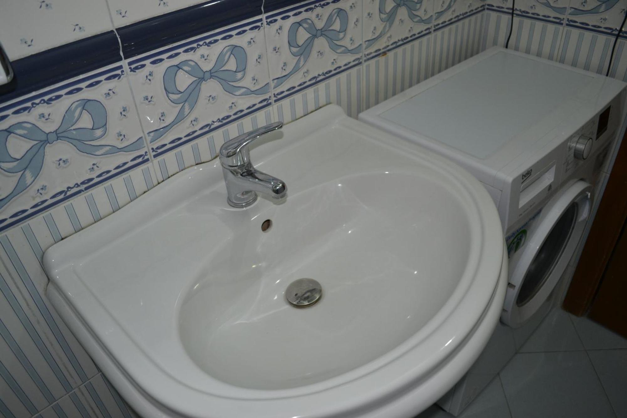 Central 5 Bedrooms Apartment Partial Seaview Вльора Екстер'єр фото