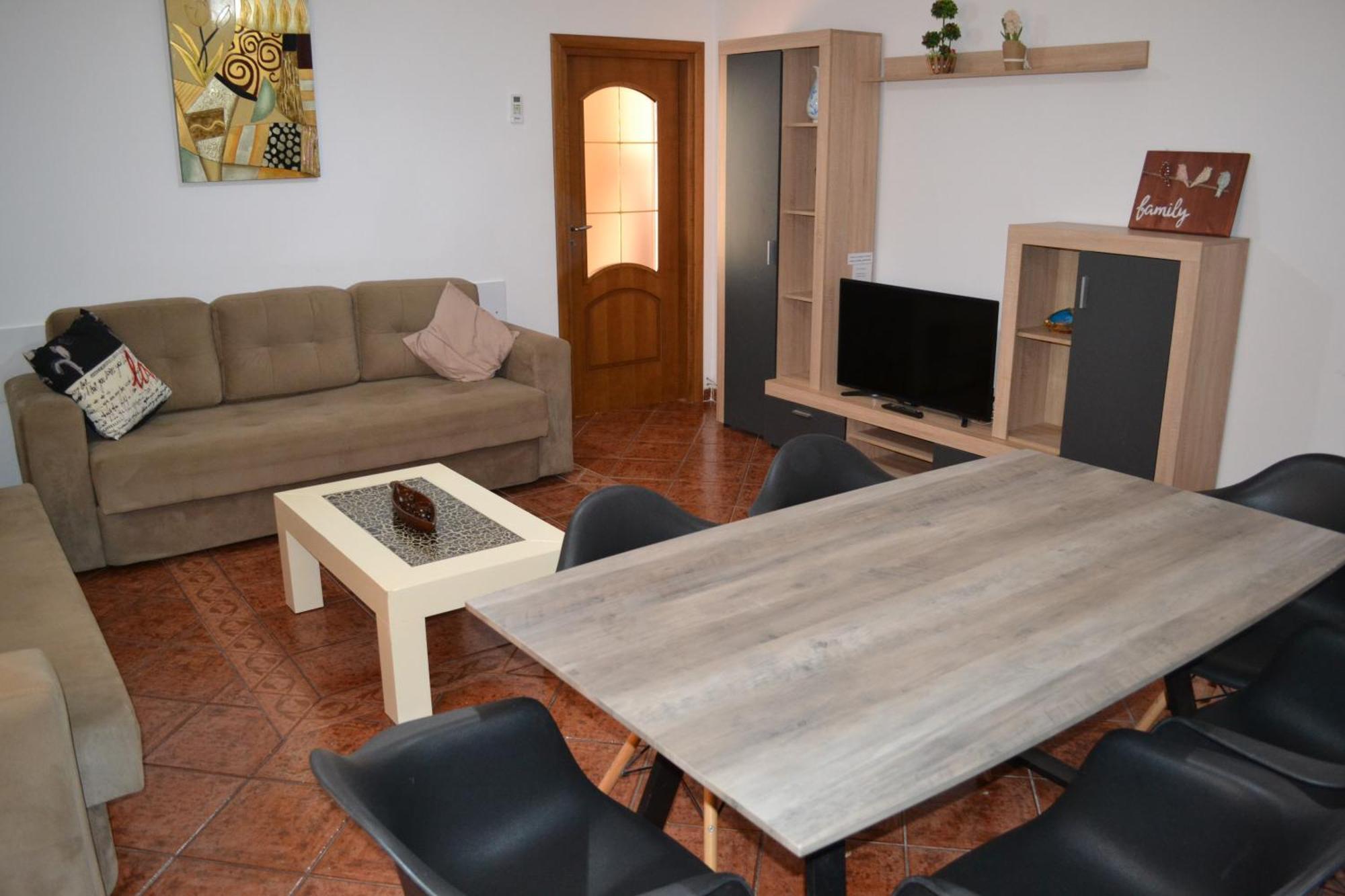 Central 5 Bedrooms Apartment Partial Seaview Вльора Екстер'єр фото