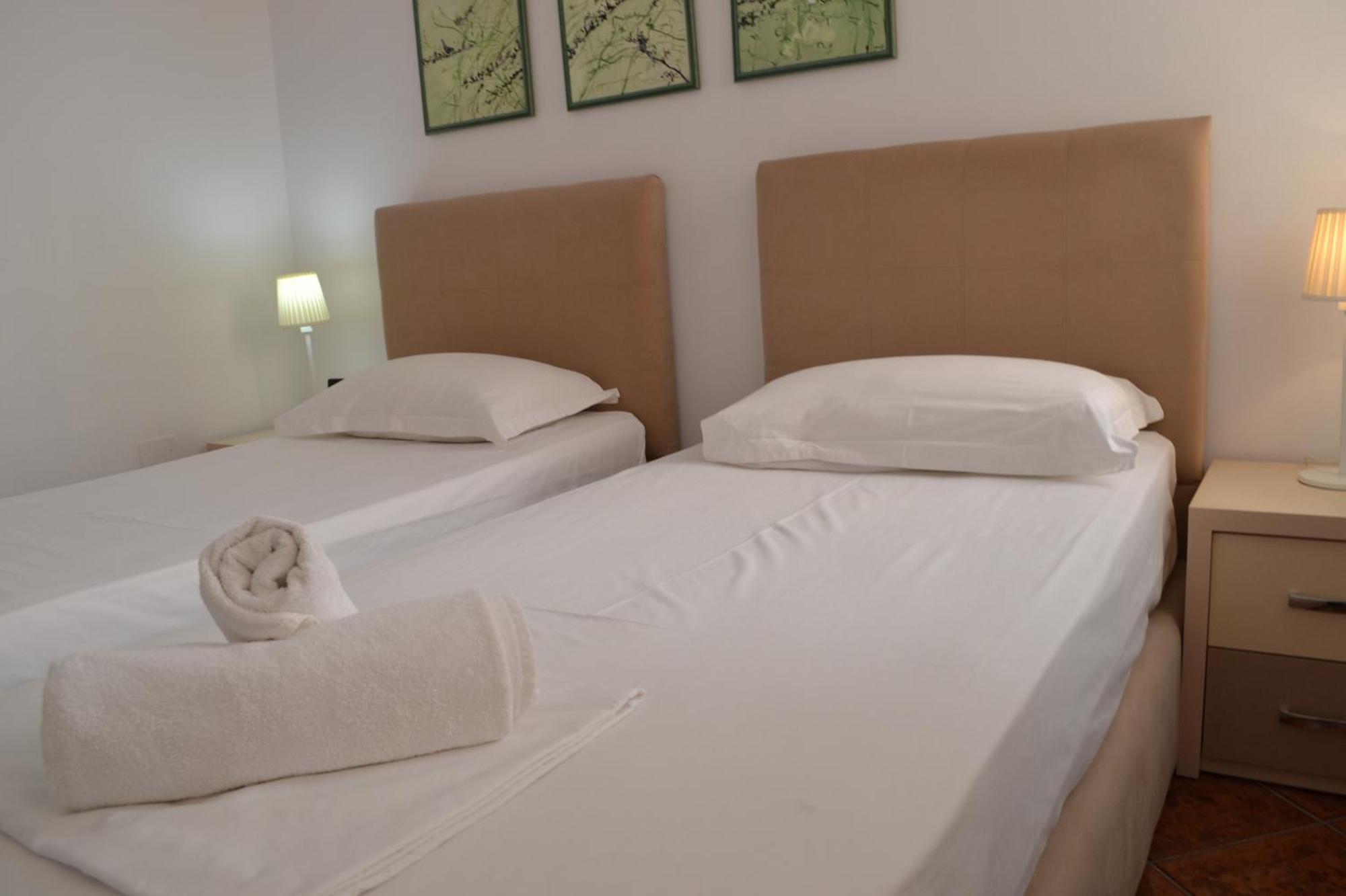 Central 5 Bedrooms Apartment Partial Seaview Вльора Екстер'єр фото