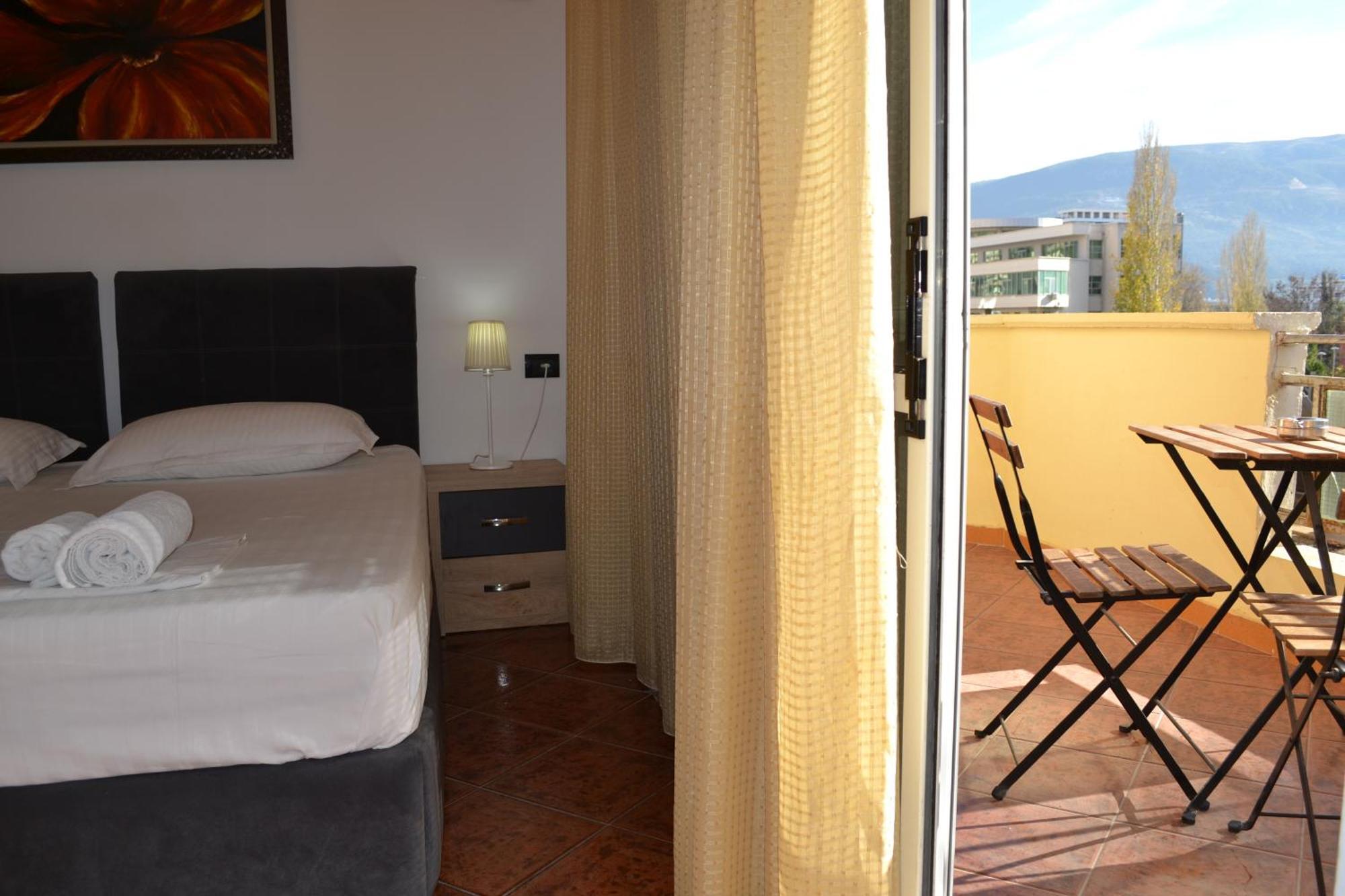 Central 5 Bedrooms Apartment Partial Seaview Вльора Екстер'єр фото