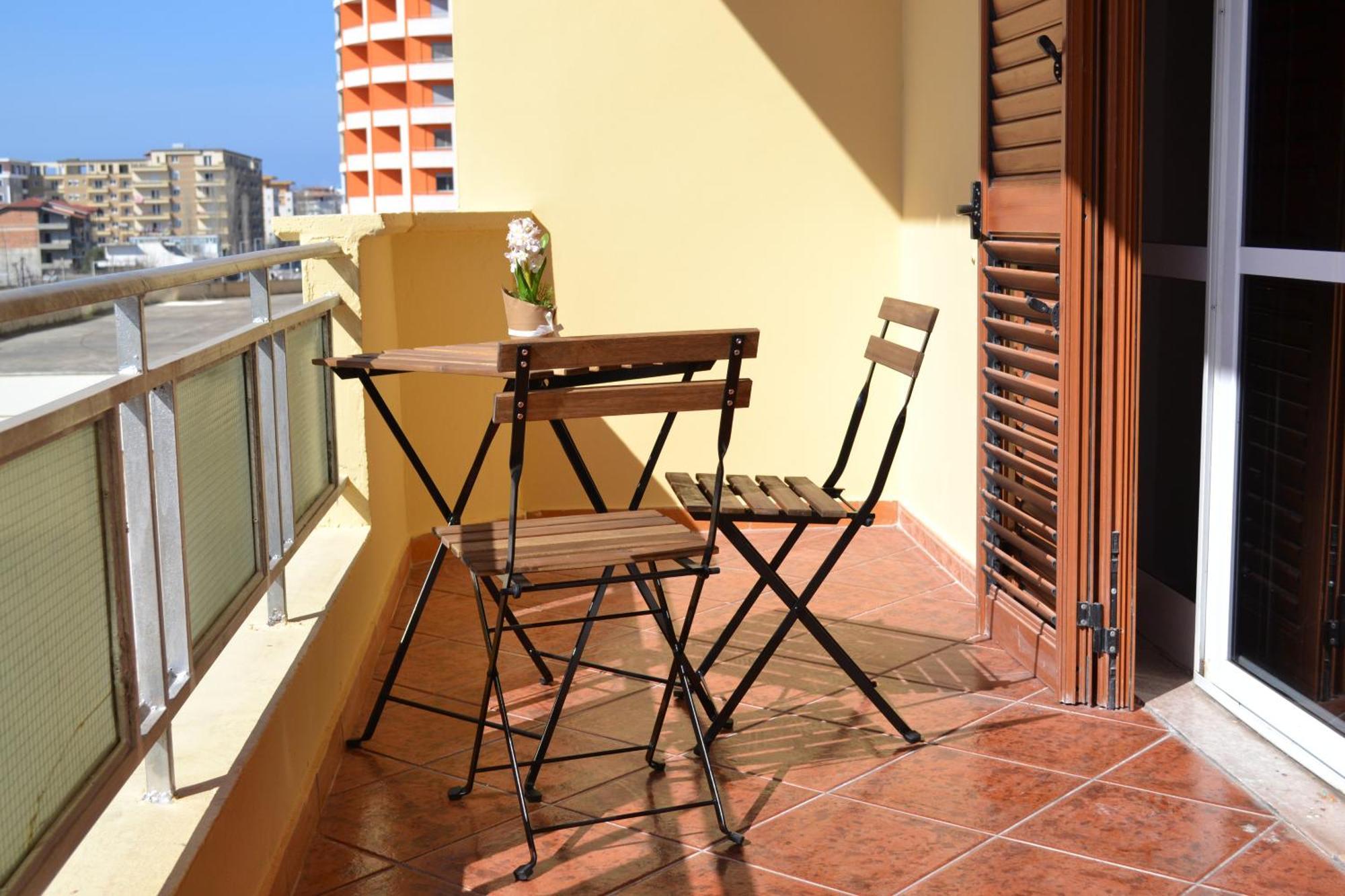 Central 5 Bedrooms Apartment Partial Seaview Вльора Екстер'єр фото